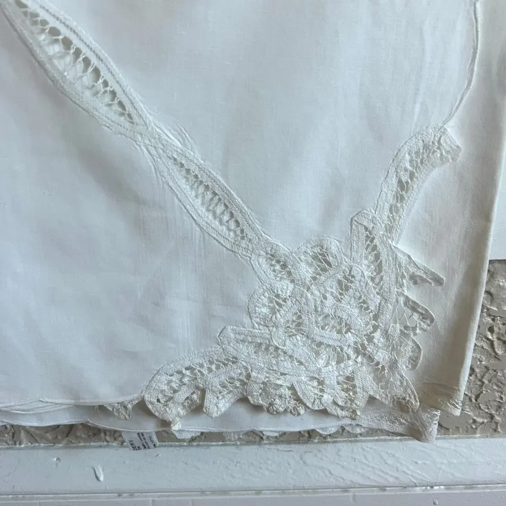 Vintage White 100% Cotton Battenberg Lace Tablecloth with 4 Matching Napkins